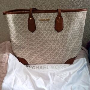 Michael kors tote